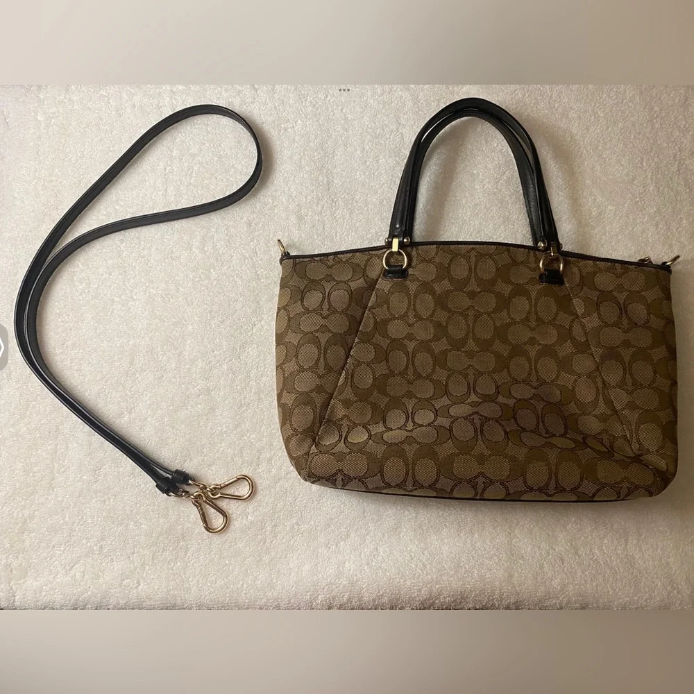 Coach authentic handbag